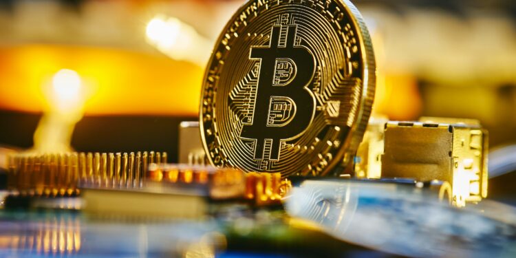 Here’s Why The Bitcoin Price Continues To Hold Steady Between $96,000 And $98,000