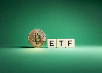 Bitcoin Spot ETF Exodus Continues: $900 Million Outflows Extend Losing Streak