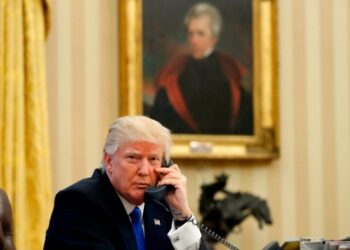 Are stablecoins money?