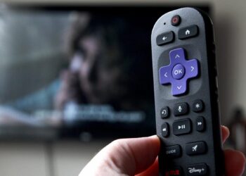 I changed 6 settings on my Roku TV to instantly improve the performance