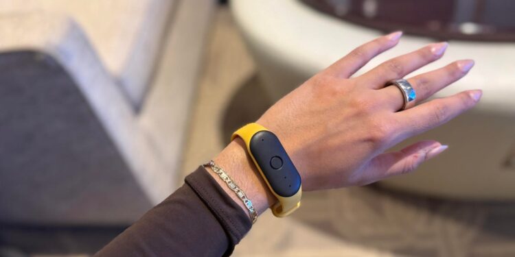 Can Amazon finally make AI wearables happen? This buzzy new device could be its best bet