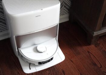 This unexpected robot vacuum made me forget about my $2,000 Roborock