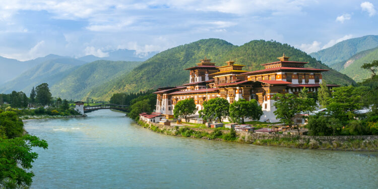 $92-Million Bitcoin Transfer: Bhutan Shuffles 800 BTC Amid Price Drop