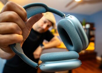 AirPods Max in 2025? Same drawbacks, now ready for pros, and one killer feature