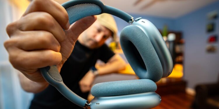 AirPods Max in 2025? Same drawbacks, now ready for pros, and one killer feature
