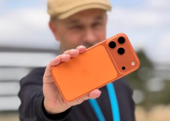 I went hands on with all 4 of the new 2025 iPhone models and my buying advice is different this year