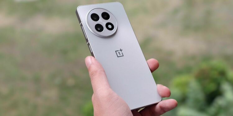 This midrange OnePlus phone outperforms pricier models – and it’s on sale at Best Buy