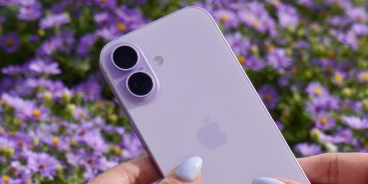 Get 4 free iPhone 17 or Galaxy S25 phones from T-Mobile right now – here’s how