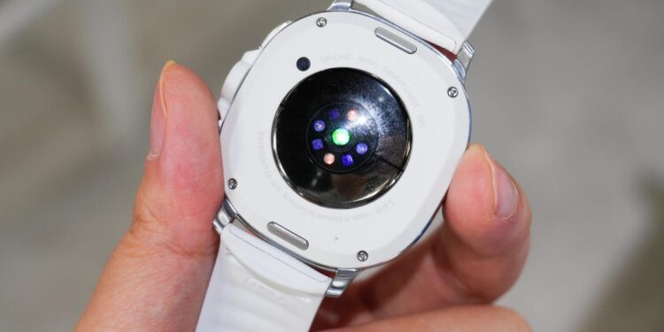 This 30-second routine keeps my Samsung Galaxy watch running like new every month