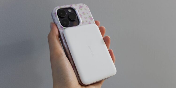 6 MagSafe chargers, wallets, and phone stands I’d buy if I didn’t already own them (all are on sale)